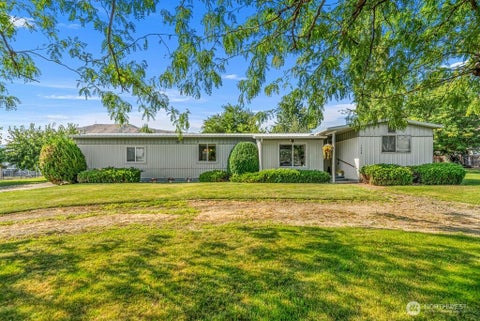 Photo of 1642 Antles Avenue, Wenatchee, WA 98801 (MLS # 2568868)