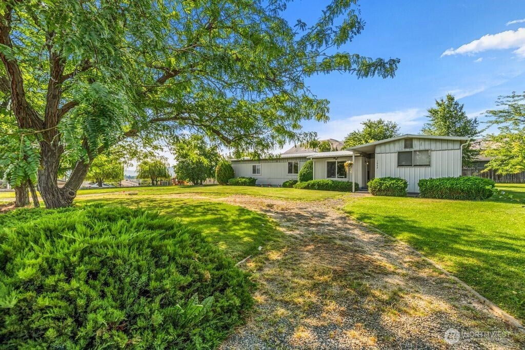 Photo of 1642 Antles Avenue, Wenatchee, WA 98801 (MLS # 2568868)