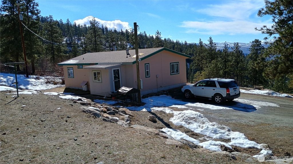 Photo of 28 Ridgeline Road, Tonasket, WA 98855 (MLS # 2495130)