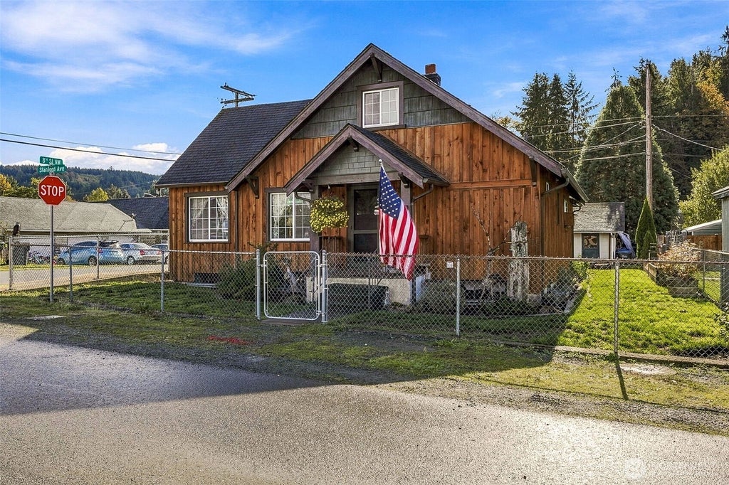 Photo of 300 Standford Avenue, Carbonado, WA 98323 (MLS # 2593540)