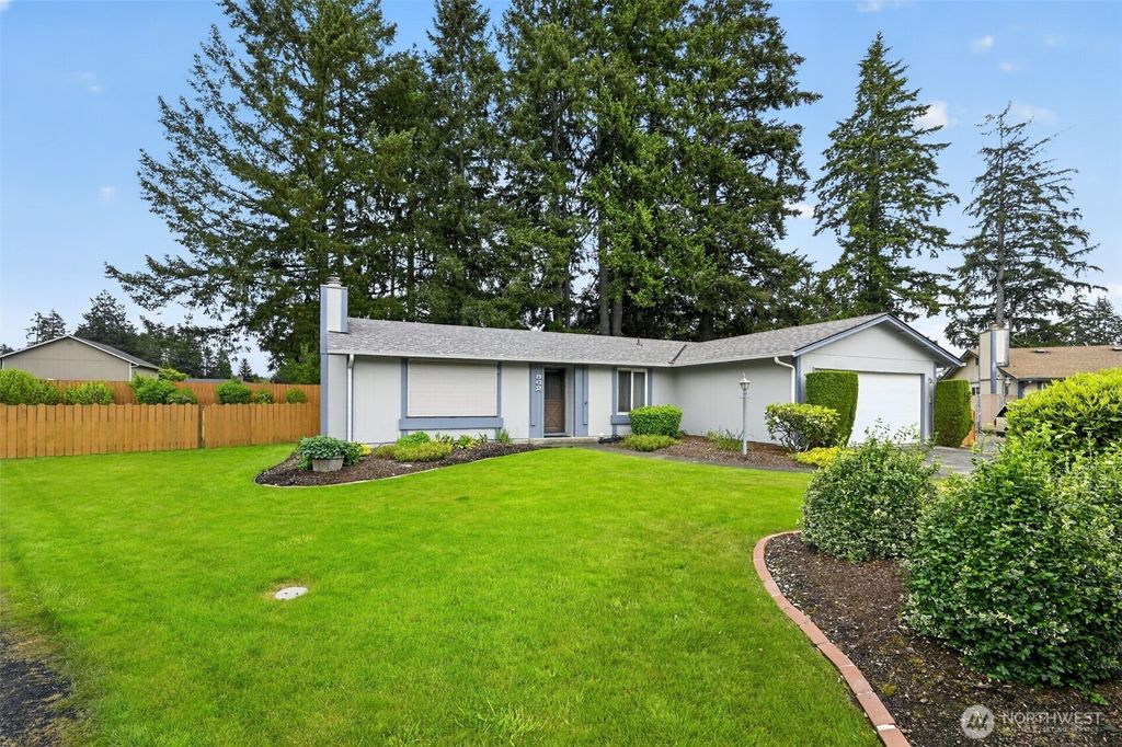 Photo of 862 136th Street Ct E, Tacoma, WA 98445 (MLS # 2527852)