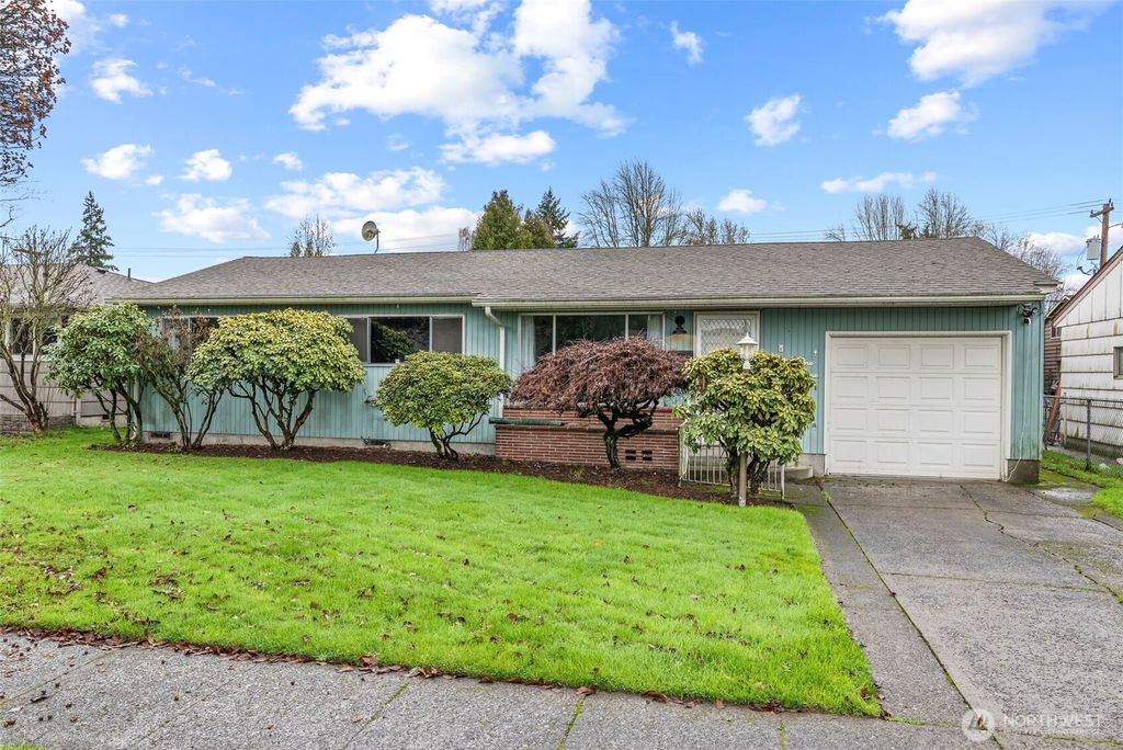 Photo of 3139 Michigan Street, Longview, WA 98632 (MLS # 2463348)
