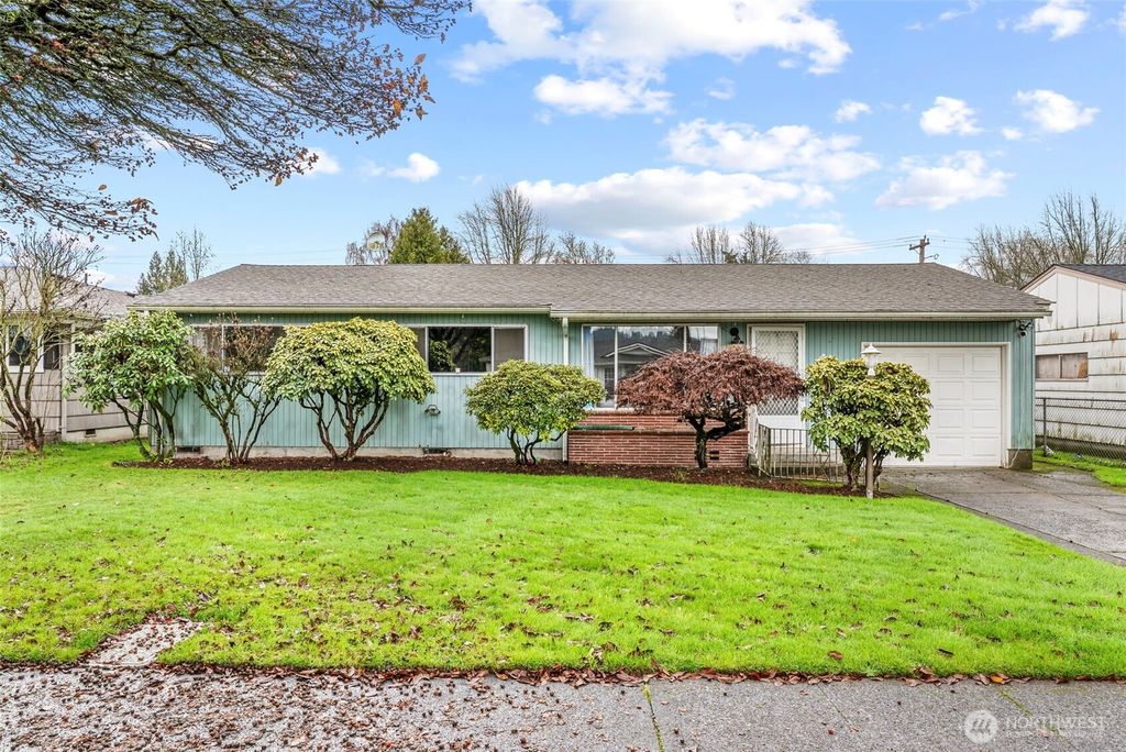 Photo of 3139 Michigan Street, Longview, WA 98632 (MLS # 2463348)