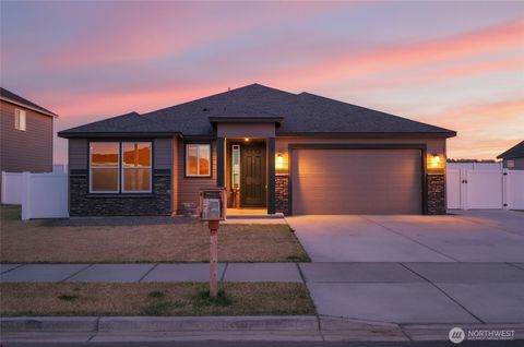 Photo of 4716 W Thrush Street, Moses Lake, WA 98837 (MLS # 2500794)