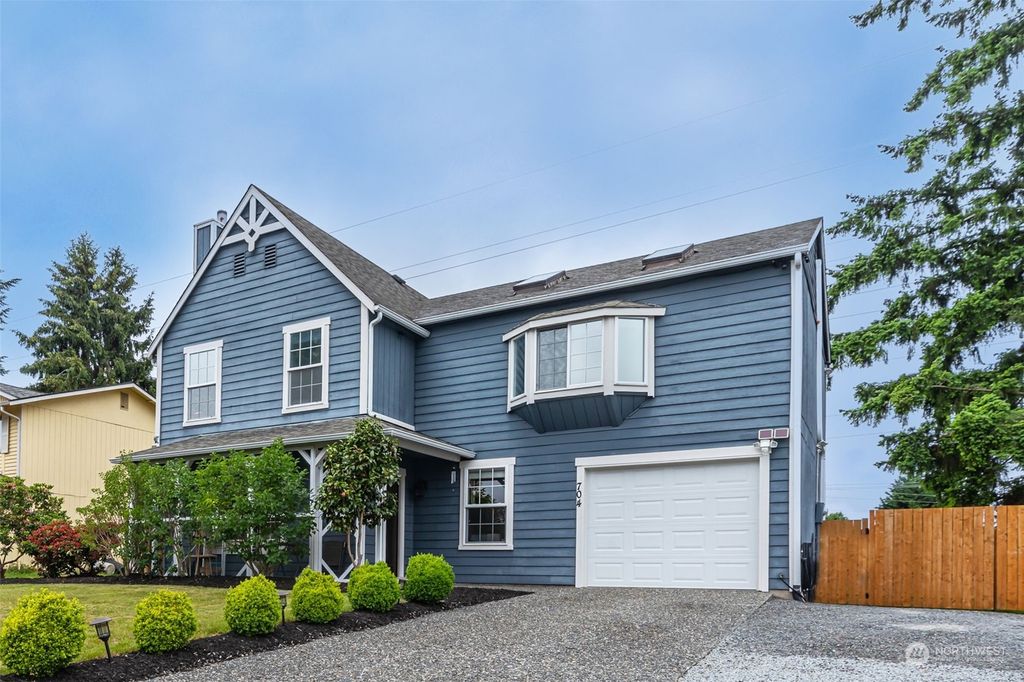 Photo of 704 20th Street, Snohomish, WA 98290 (MLS # 2126654)