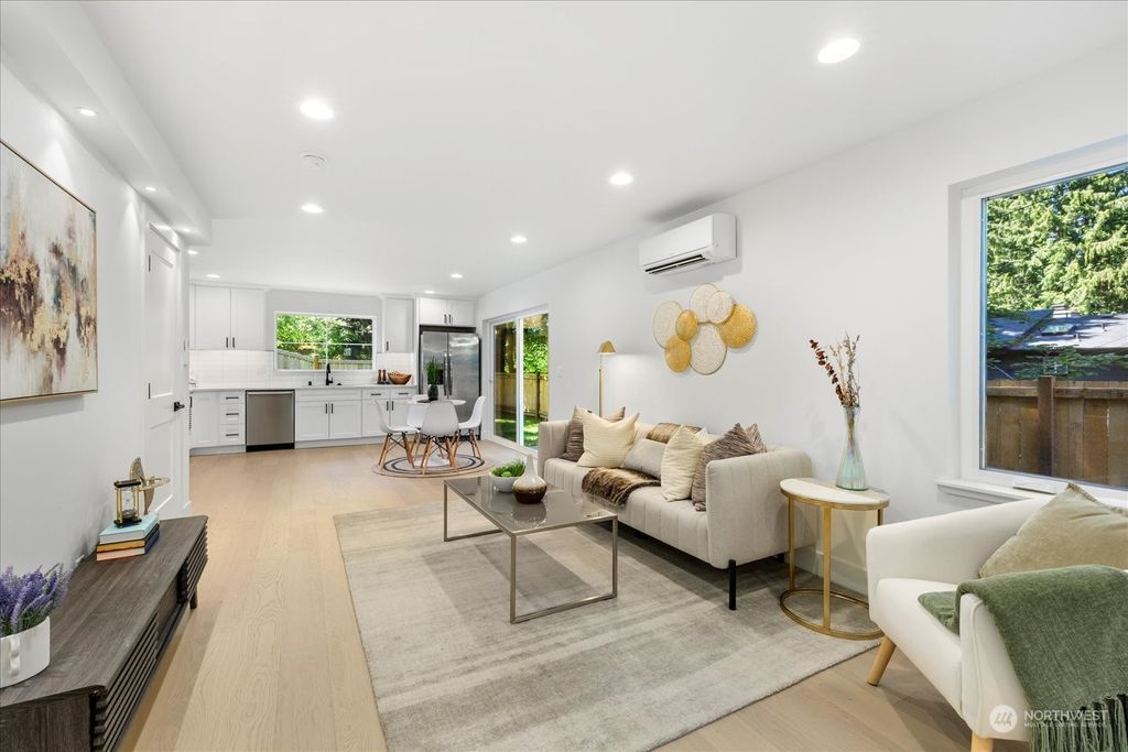 Photo of 1250 NE 104th Street, Seattle, WA 98125 (MLS # 2328188)