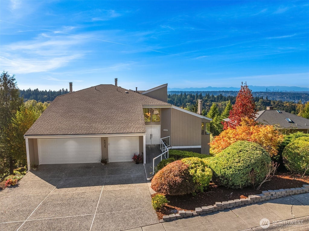 Photo of 4825 134th Place SE, Bellevue, WA 98006 (MLS # 2593084)