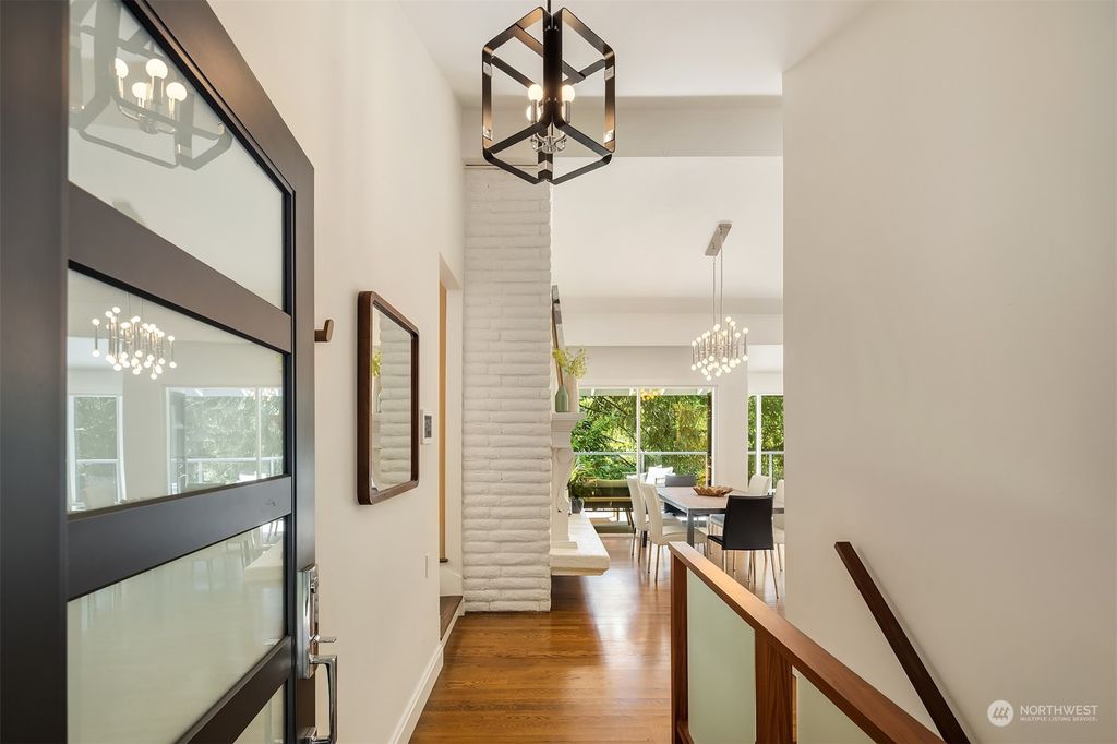 Photo of 9511 SE 43rd Street, Mercer Island, WA 98040 (MLS # 2068198)