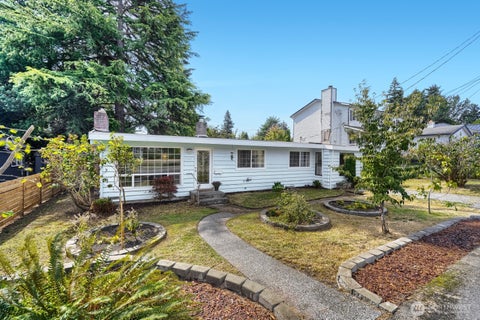 Photo of 3707 SW 105th Street, Seattle, WA 98146 (MLS # 2573624)
