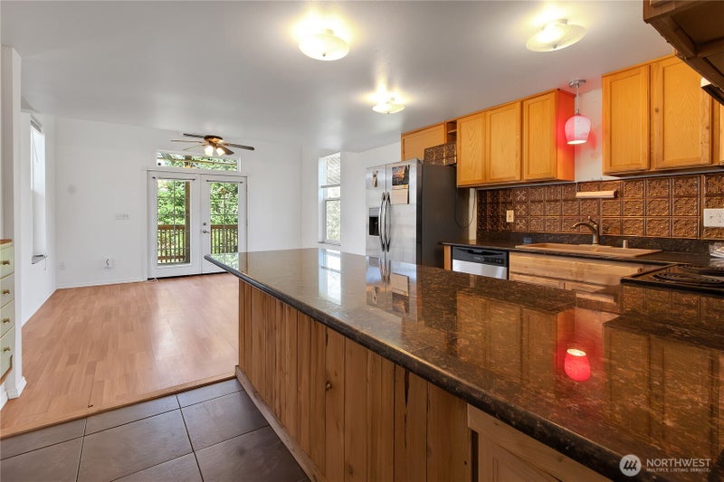 816 299th Street E