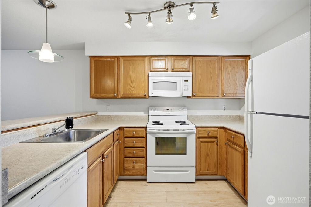 Photo of 25131 98th Place S #B205, Kent, WA 98030 (MLS # 2554901)