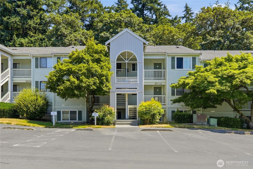 Photo of 25131 98th Place S #B205, Kent, WA 98030 (MLS # 2554901)