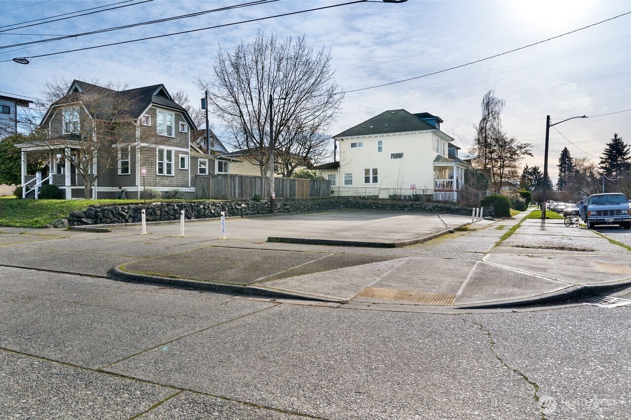 641 N Trafton