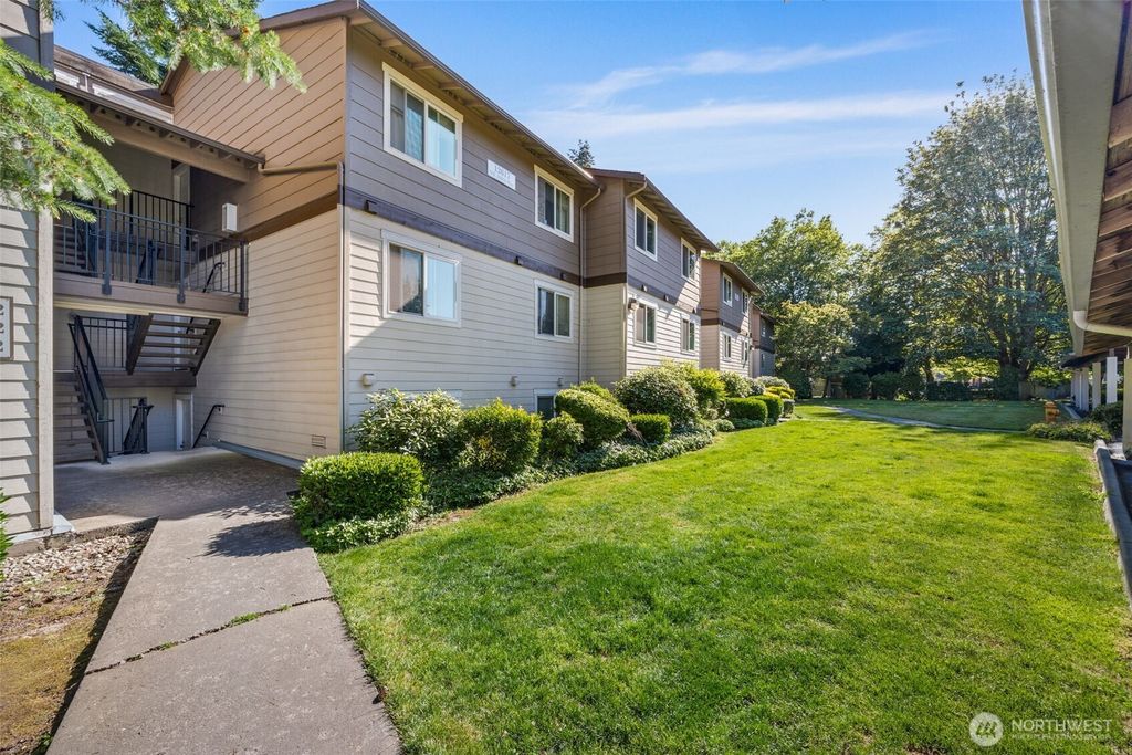 Photo of 12617 NE 130th Way #E201, Kirkland, WA 98034 (MLS # 2390575)