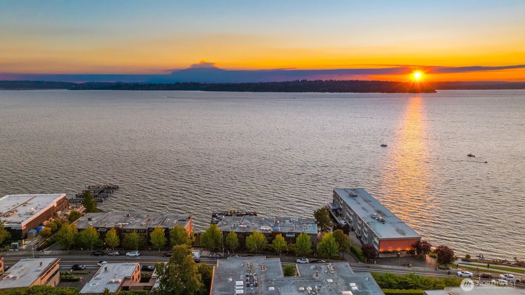 Photo of 733 Lake Street S #101, Kirkland, WA 98033 (MLS # 2474912)