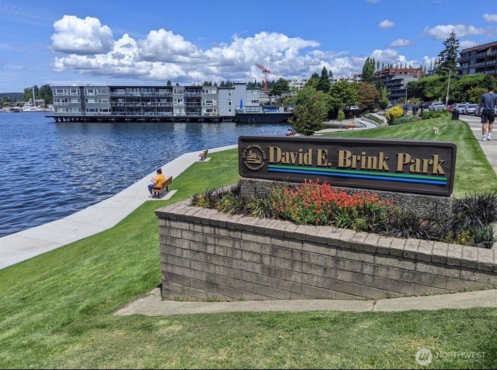 Photo of 733 Lake Street S #101, Kirkland, WA 98033 (MLS # 2474912)