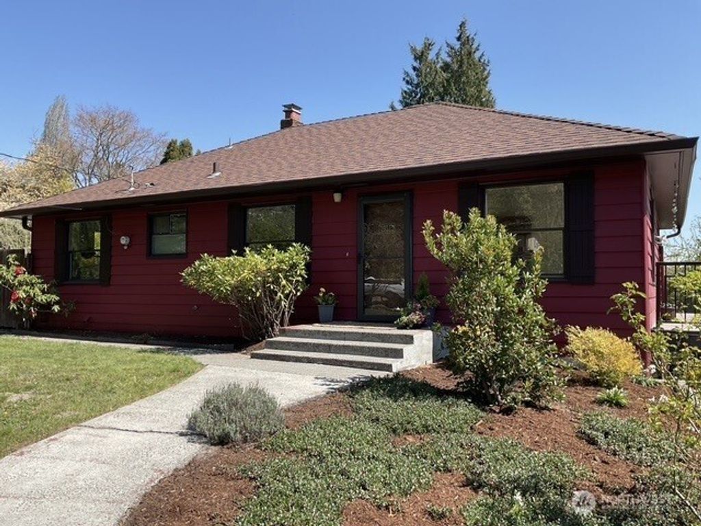 Photo of 19512 53rd Avenue NE, Lake Forest Park, WA 98155 (MLS # 2343209)