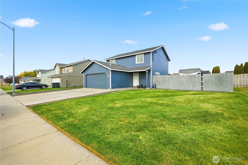 Photo of 8615 Stutz Drive, Pasco, WA 99301 (MLS # 2448223)