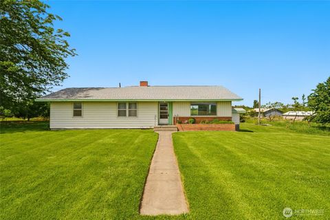Photo of 52357 Pleasant View Road, Milton-Freewater, OR 97862 (MLS # 2382099)