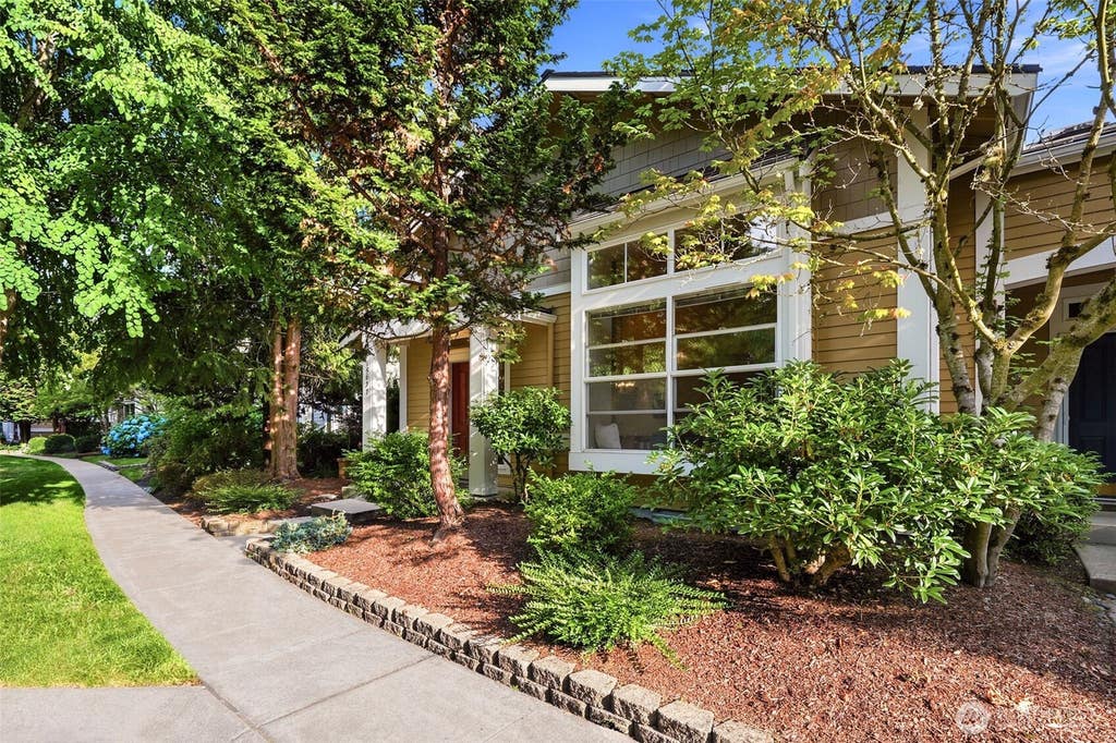 Photo of 15637 NE 92nd Way #B2101, Redmond, WA 98052 (MLS # 2567053)