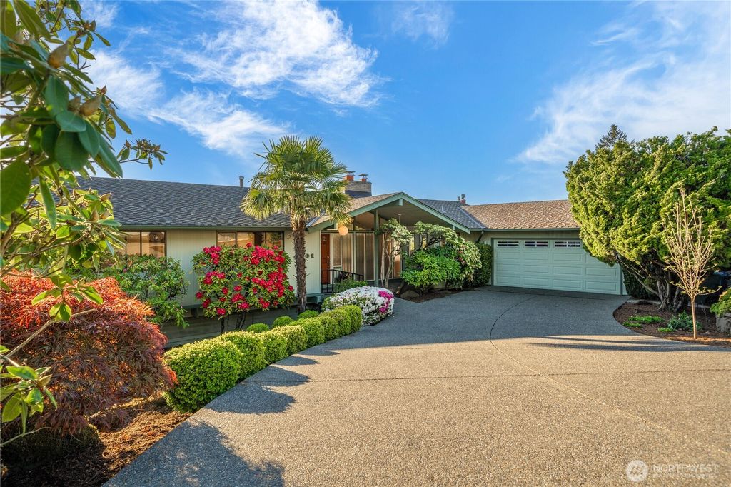 Photo of 4701 133rd Avenue SE, Bellevue, WA 98006 (MLS # 2505628)