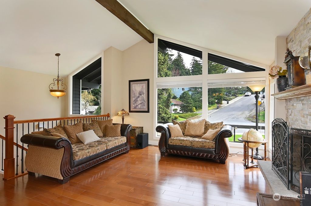 Photo of 32401 6th Avenue SW, Federal Way, WA 98023 (MLS # 2058563)