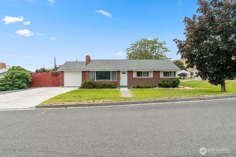Photo of 281 Mocliff Avenue, Ephrata, WA 98823 (MLS # 2524457)