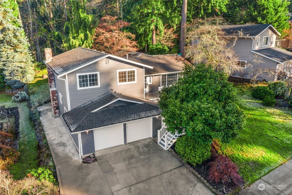 Photo of 12512 NE 134th Place, Kirkland, WA 98034 (MLS # 2311450)