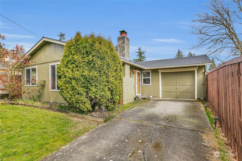 Photo of 25120 11th Avenue S, Des Moines, WA 98198 (MLS # 2209960)