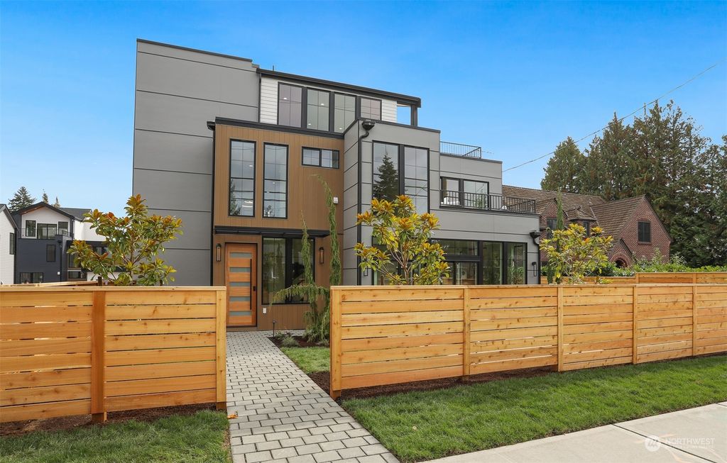 Photo of 11556 Meridian Avenue N, Seattle, WA 98133 (MLS # 2312126)