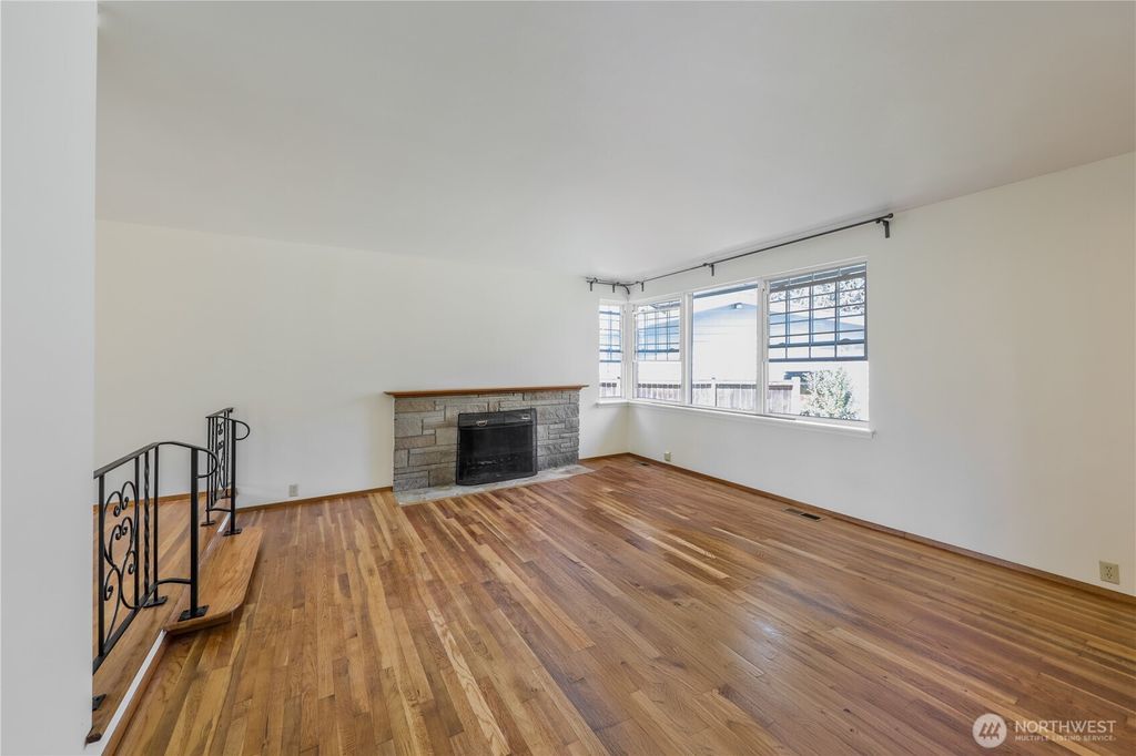 Photo of 3607 Strattfort Court, Kent, WA 98032 (MLS # 2414373)