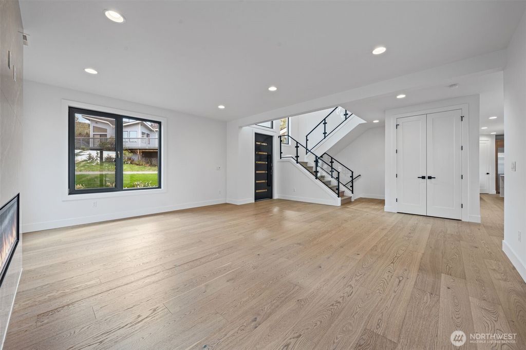 Photo of 16036 SE 44TH Court, Bellevue, WA 98006 (MLS # 2511452)