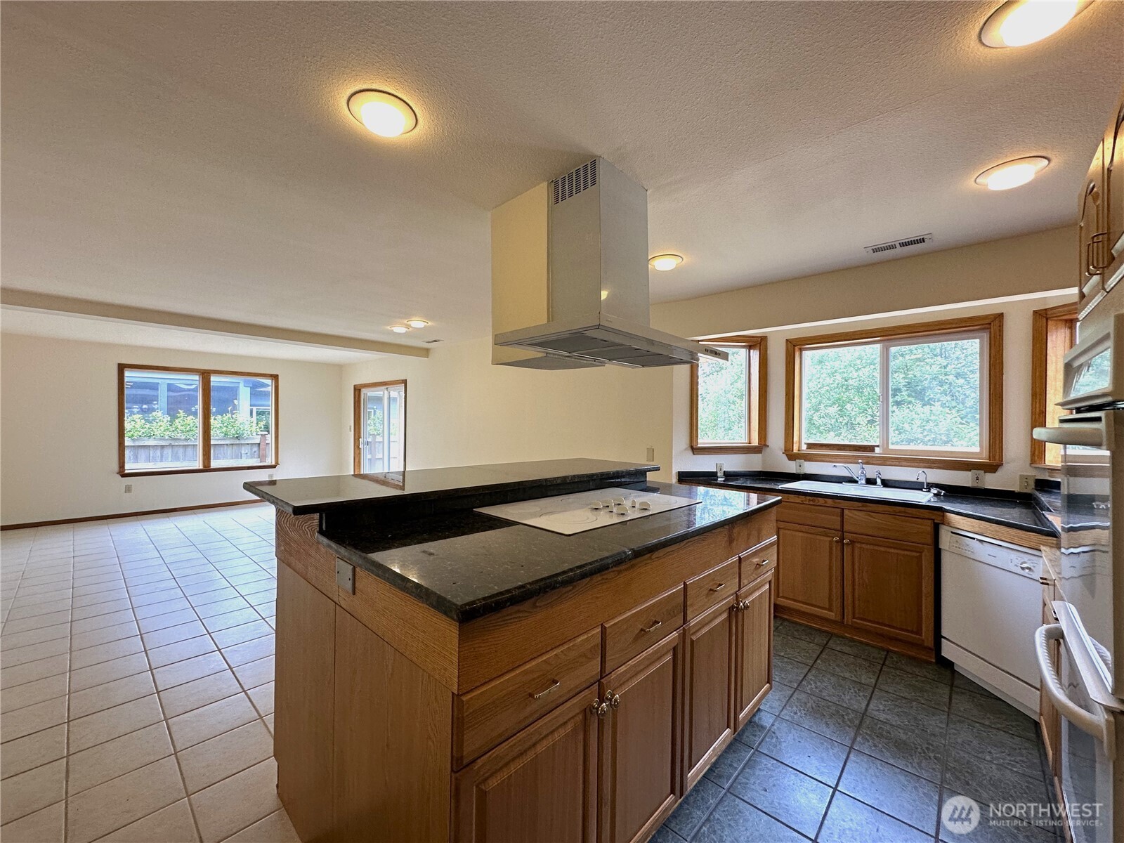 832 Whale Court SW