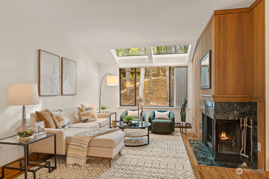 Photo of 4133 145th Avenue NE, Bellevue, WA 98007 (MLS # 2292052)