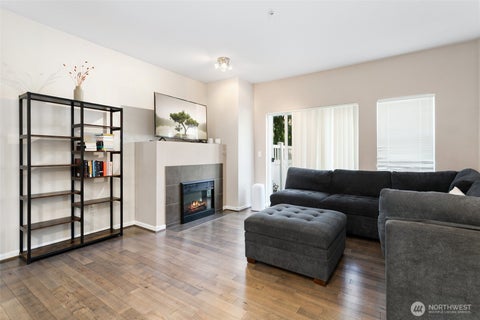 Photo of 15720 Manor Way #J6, Lynnwood, WA 98087 (MLS # 2570028)