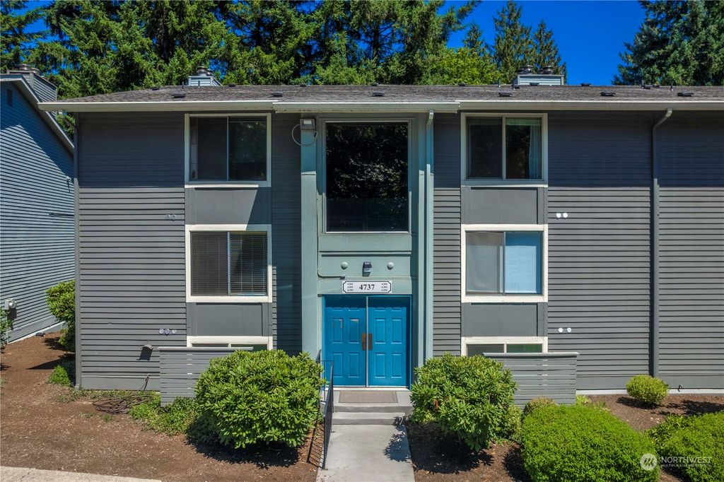 Photo of 4737 W Lake Sammamish Parkway SE #A302, Issaquah, WA 98027 (MLS # 2144466)
