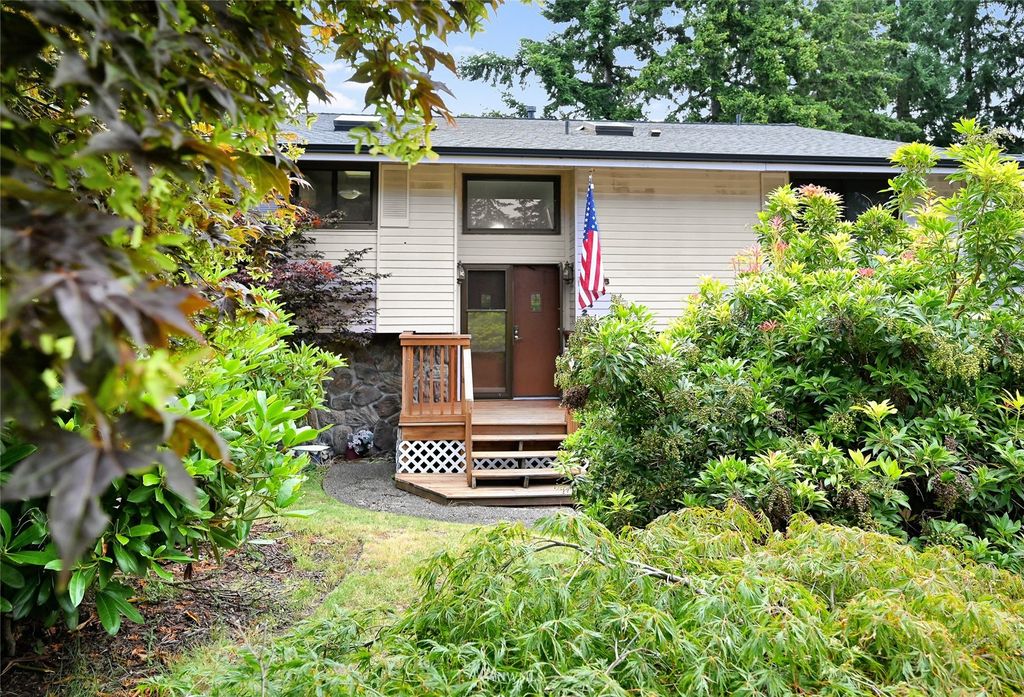 Photo of 24708 13th Avenue S, Des Moines, WA 98198 (MLS # 1969801)