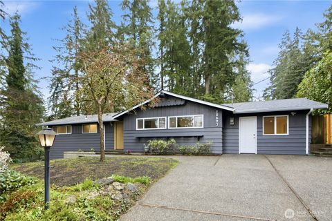Photo of 10627 SE 18th St St, Bellevue, WA 98004 (MLS # 2497289)