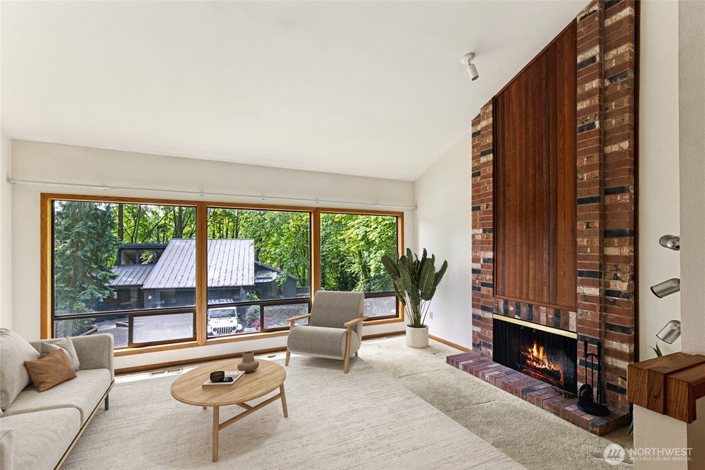 Photo of 5019 E Mercer Way, Mercer Island, WA 98040 (MLS # 2402474)