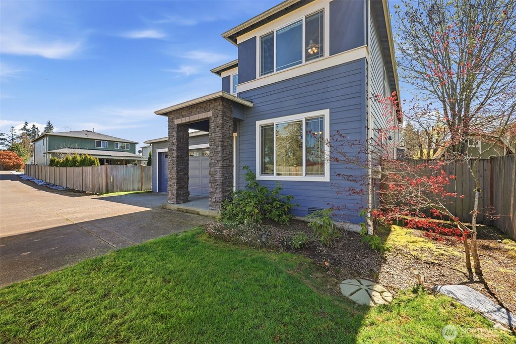 Photo of 35703 20th Avenue SW, Federal Way, WA 98023 (MLS # 2505098)