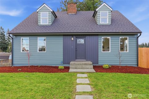 Photo of 6606 Lombard Ave Ave #3, Everett, WA 98203 (MLS # 2466355)