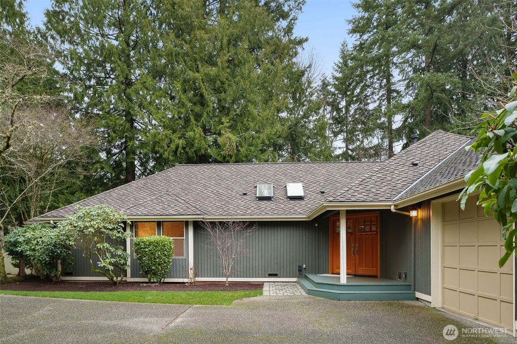 Photo of 4230 212th Avenue NE, Sammamish, WA 98074 (MLS # 2447032)