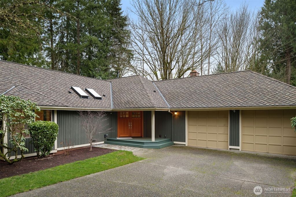 Photo of 4230 212th Avenue NE, Sammamish, WA 98074 (MLS # 2447032)