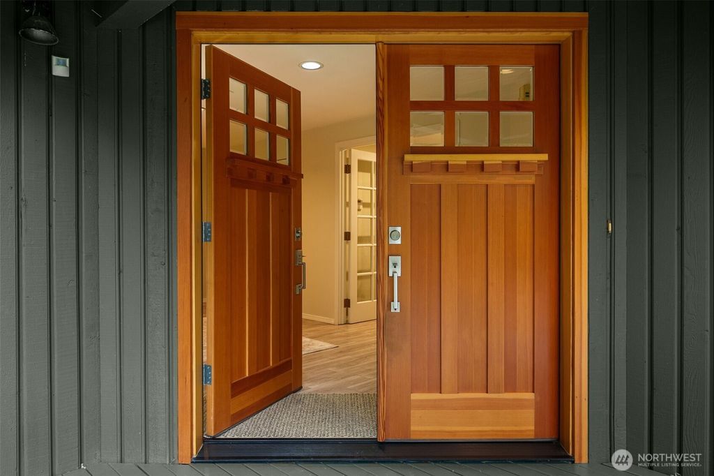 Photo of 4230 212th Avenue NE, Sammamish, WA 98074 (MLS # 2447032)