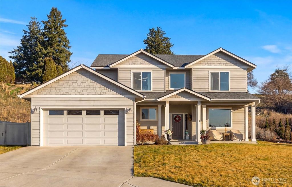 Photo of 3113 NW Delcon Court, East Wenatchee, WA 98802 (MLS # 2475959)