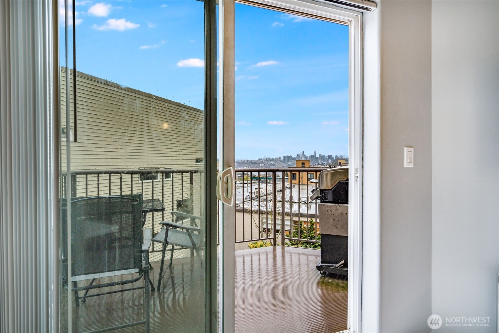 4020 Aurora Avenue N 403