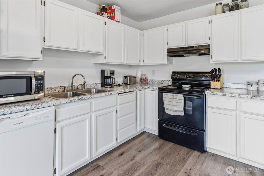 Photo of 6505 Stewart Avenue E, Puyallup, WA 98371 (MLS # 2506205)