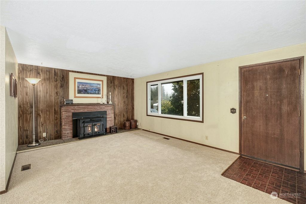 Photo of 613 S 198th Street, Des Moines, WA 98148 (MLS # 2185460)