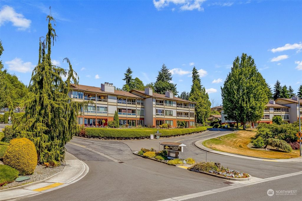 Photo of 23505 Lakeview Drive #C-303, Mountlake Terrace, WA 98043 (MLS # 2150550)