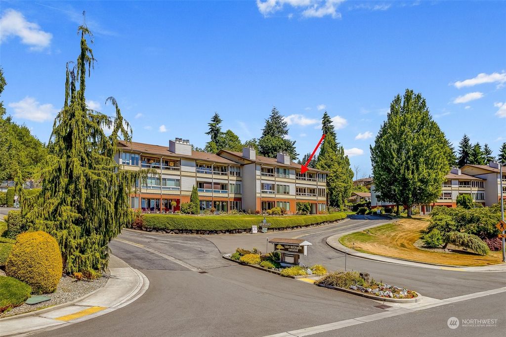 Photo of 23505 Lakeview Drive #C-303, Mountlake Terrace, WA 98043 (MLS # 2150550)